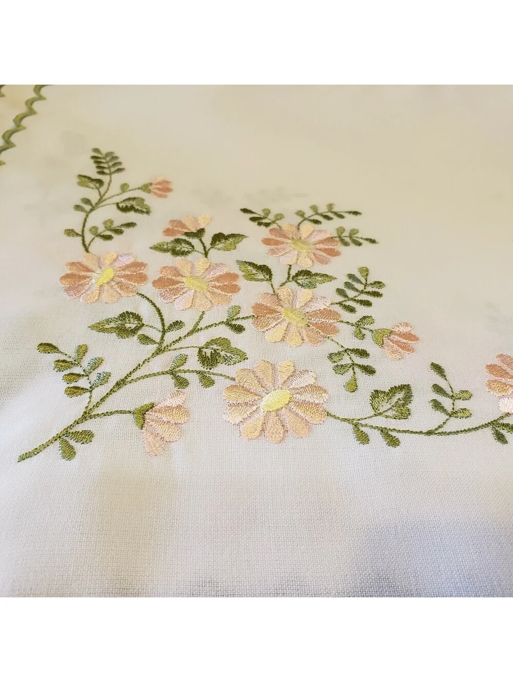 Embroidered Placemats Qty 5 Guy Peixoto Portugal Pink Daisies Scalloped Edge